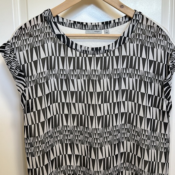 Slightly sheer, black & white, geometric print top, S - Picture 4 of 9